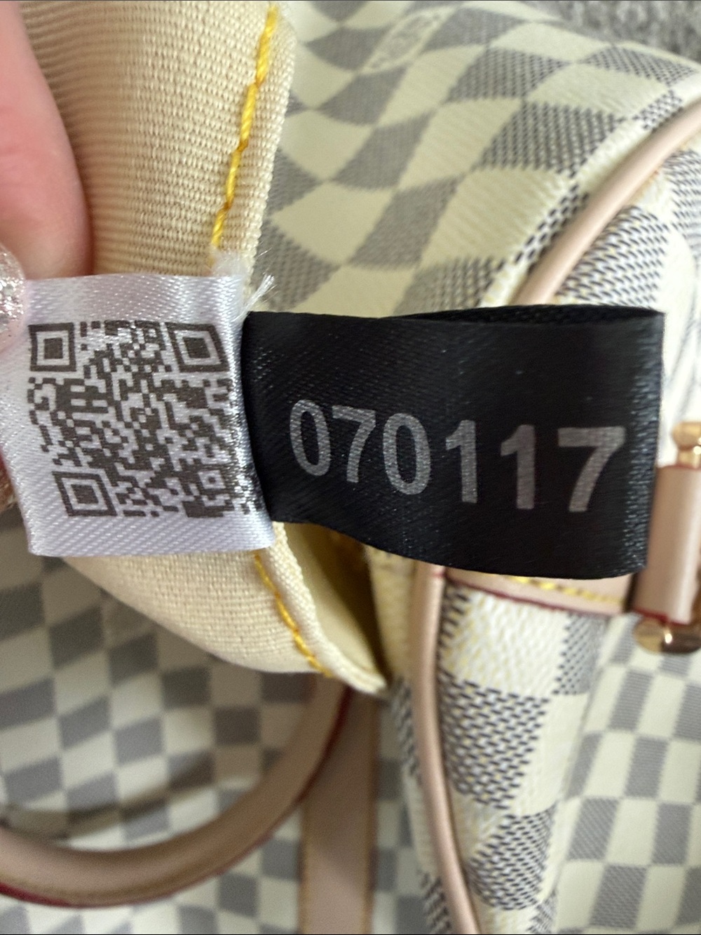 Checkered Pattern Top-Handle Duffel Travel Bag - Picture 13 of 16
